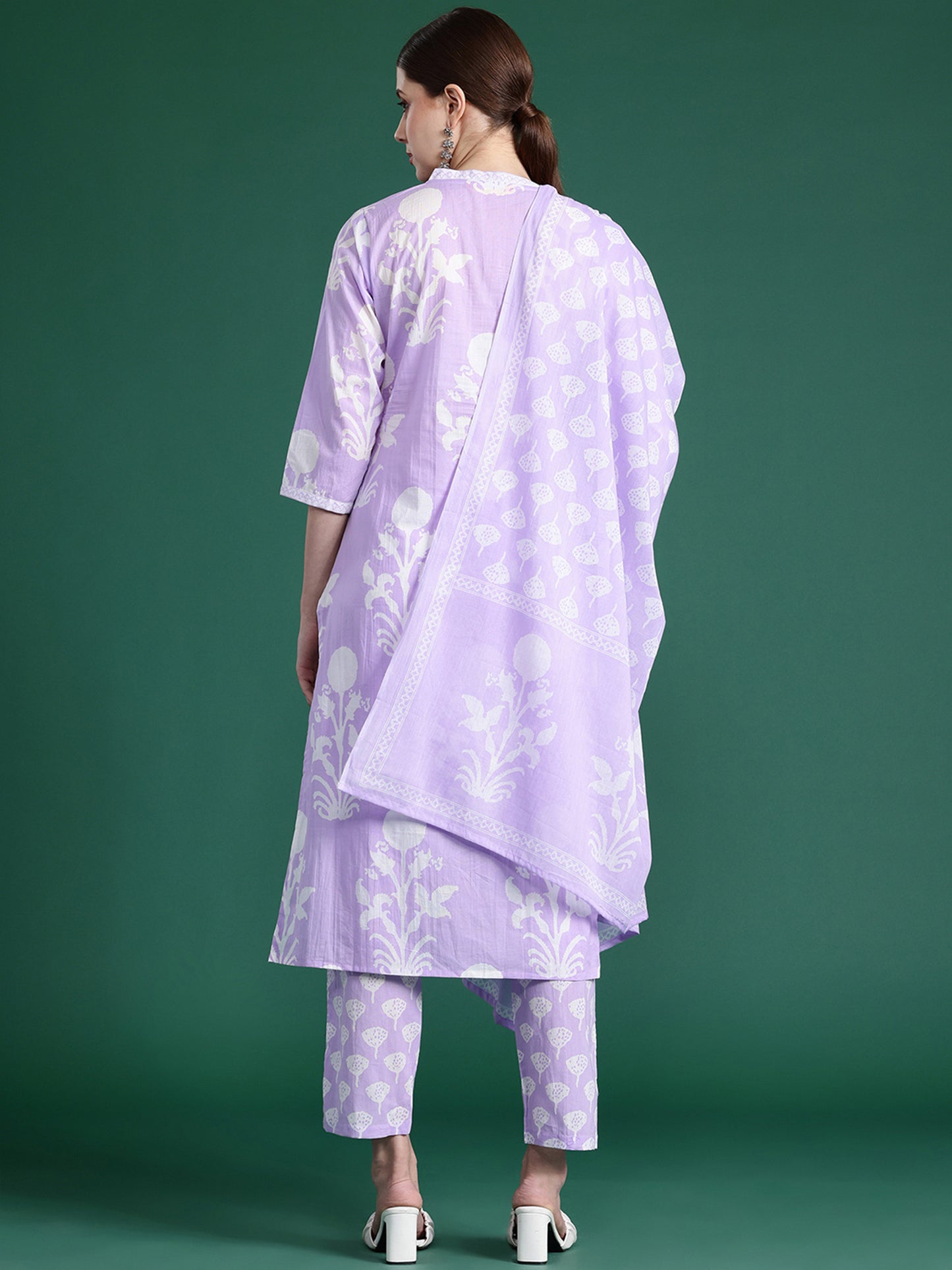 IE Lavender Printed Straight Kurta Trousers With Dupatta set