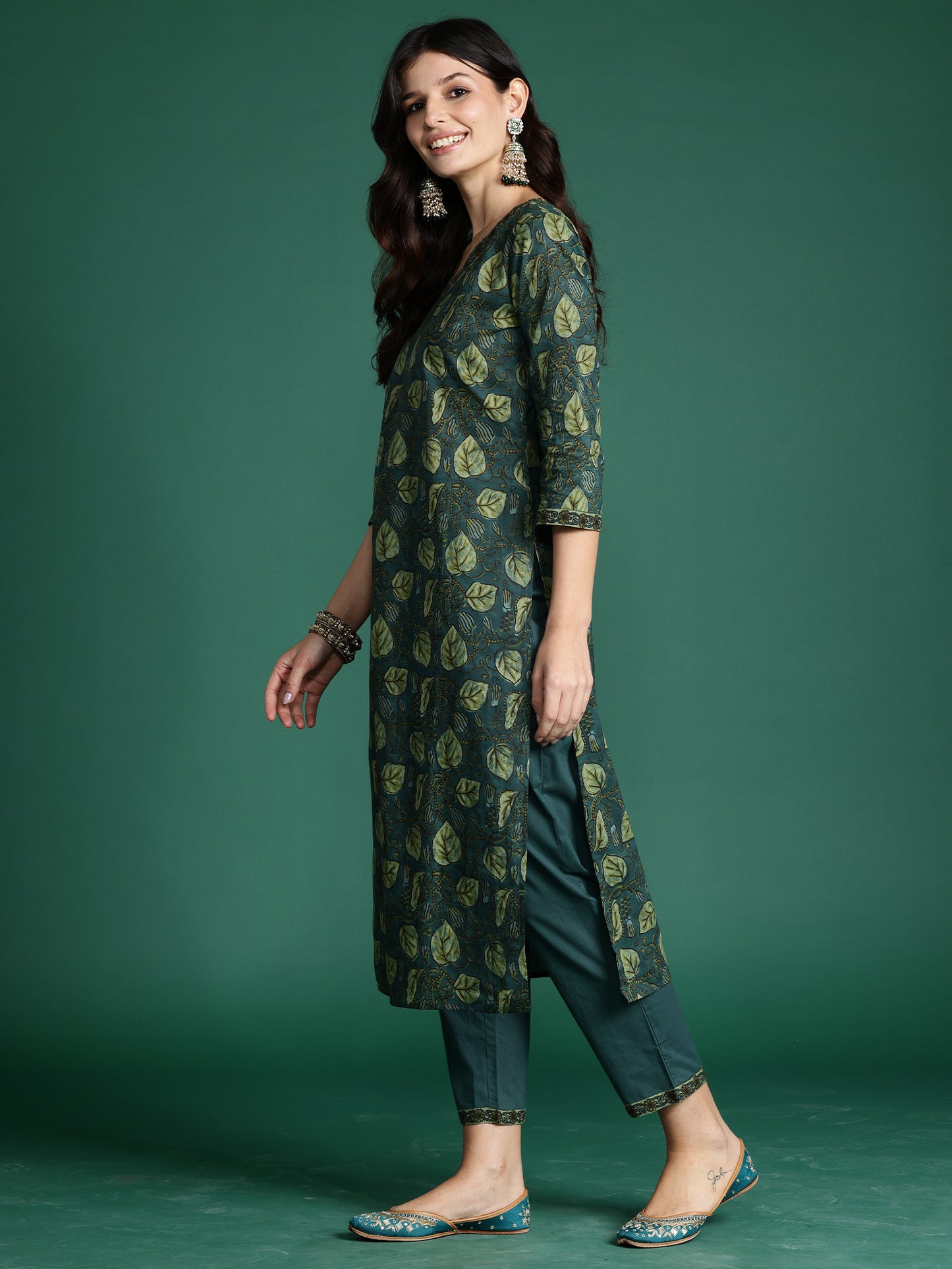 IE Green Printed Straight Kurta Trousers With Dupatta Set